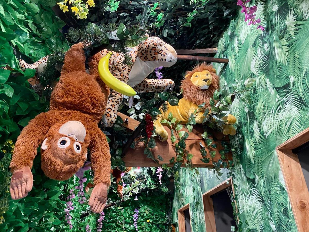 Hotel Jungle Fun Fun Осака Экстерьер фото