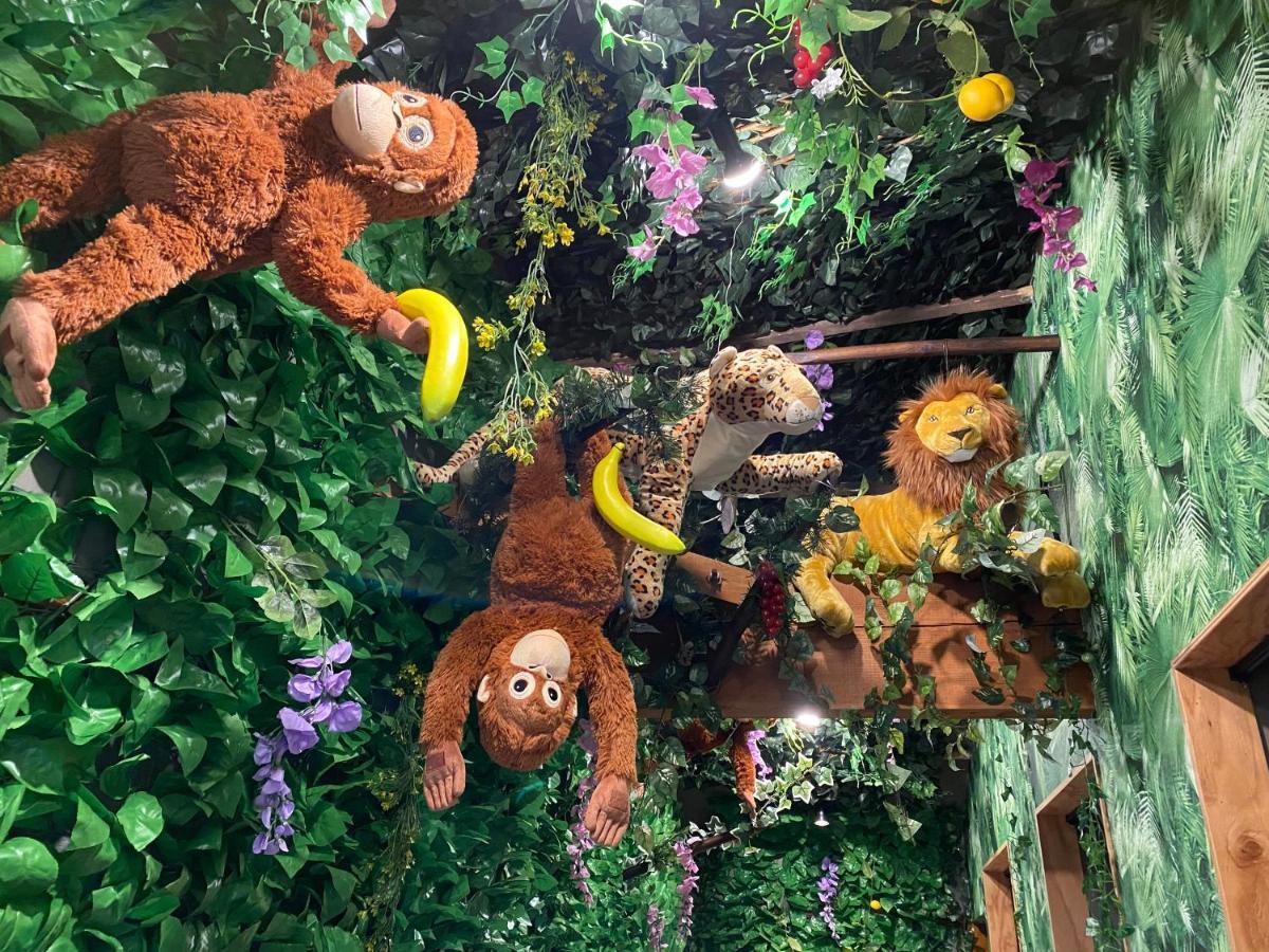 Hotel Jungle Fun Fun Осака Экстерьер фото