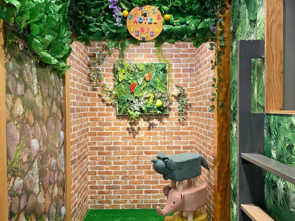 Hotel Jungle Fun Fun Осака Экстерьер фото